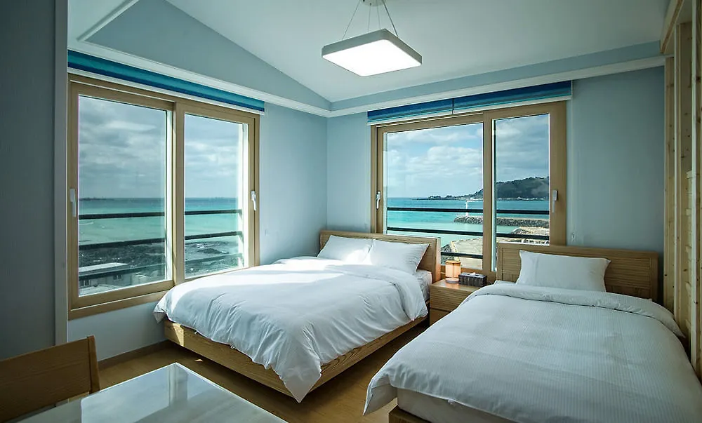 מלון ג'גו Sleep In The Sea 2*,